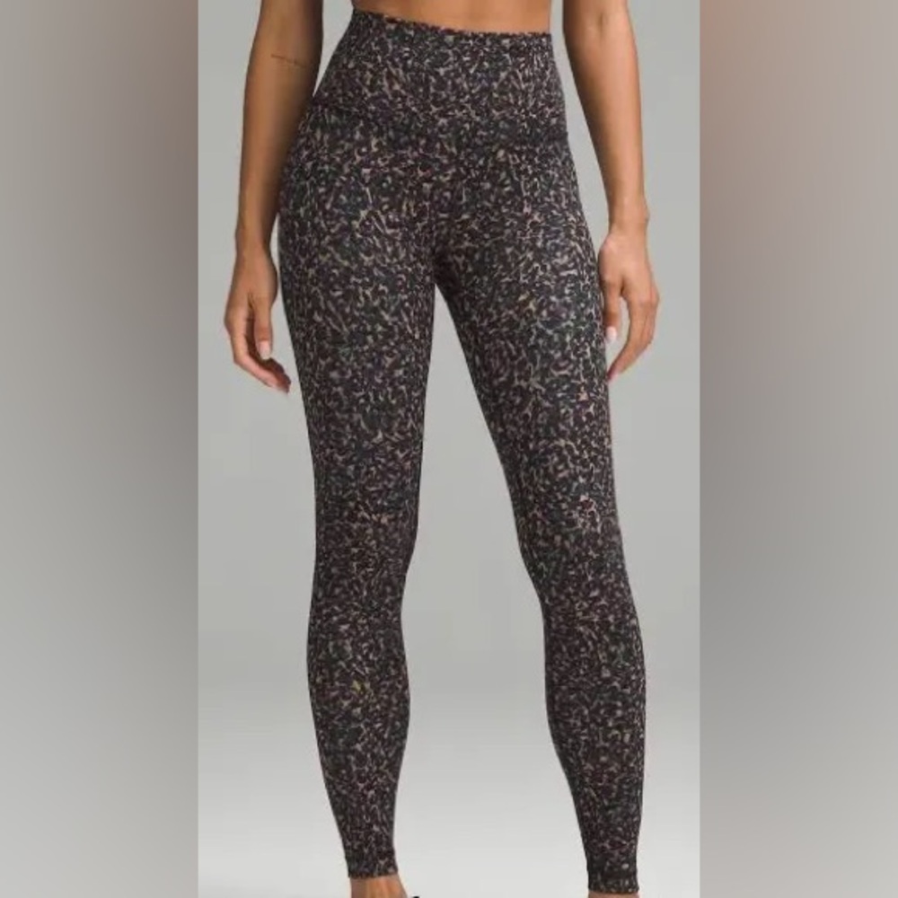 lululemon Wunder Train High-Rise Tight 28"
Colour Fluctuate Micro Pink Multi
